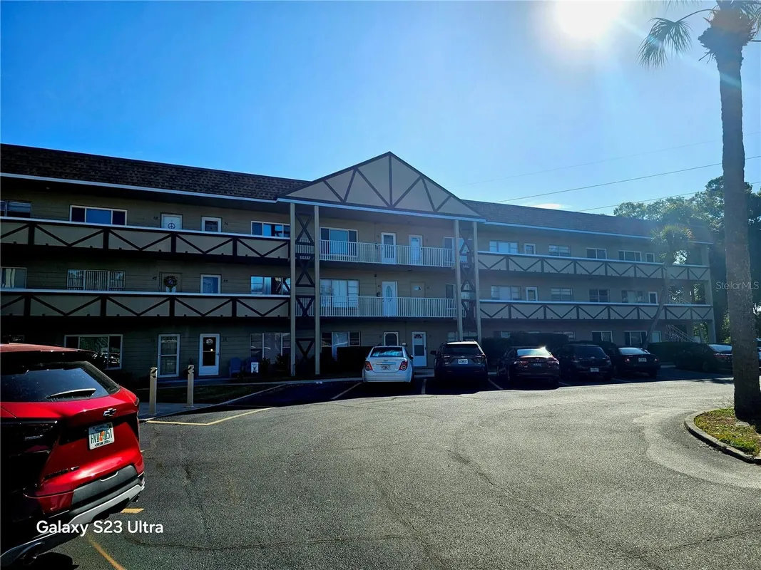Property Slideshow image 1 of 68 | 2464 australia way 46, Clearwater, FL, 33763