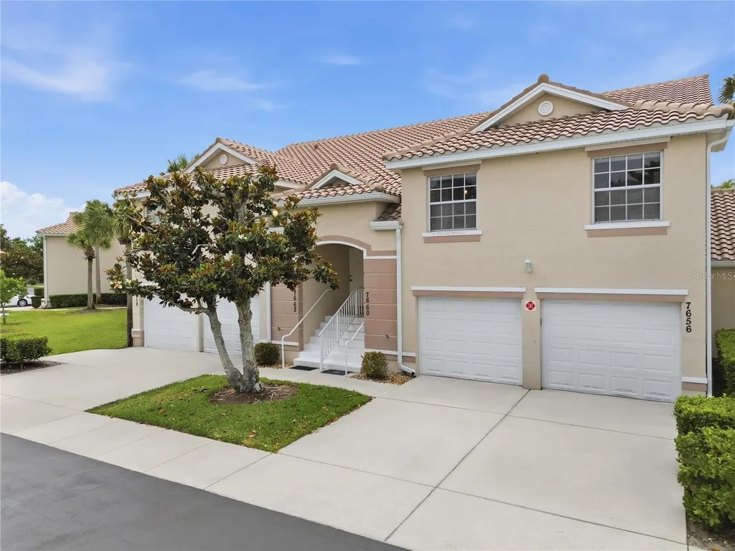 Property Slideshow image 1 of 38 | 7660 sweetbay cir, Bradenton, FL, 34203
