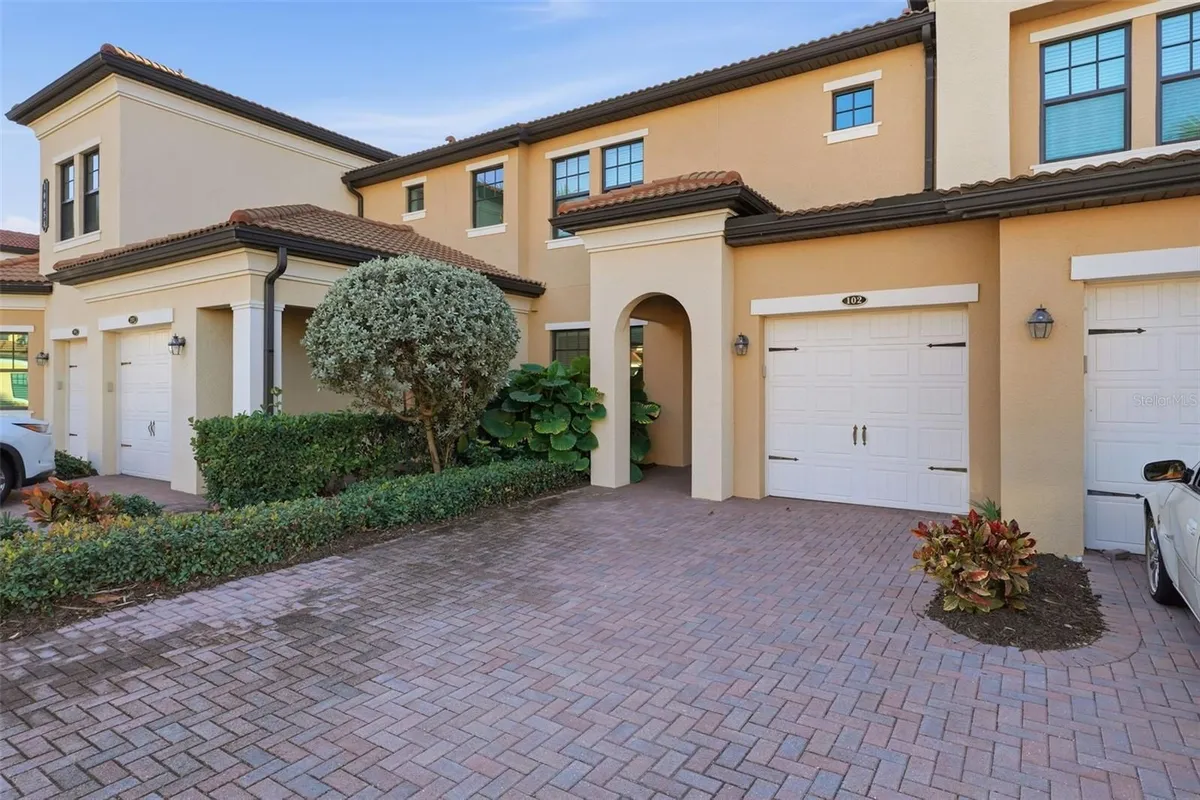Property Slideshow image 1 of 64 | 10054 crooked creek dr 102, Venice, FL, 34293