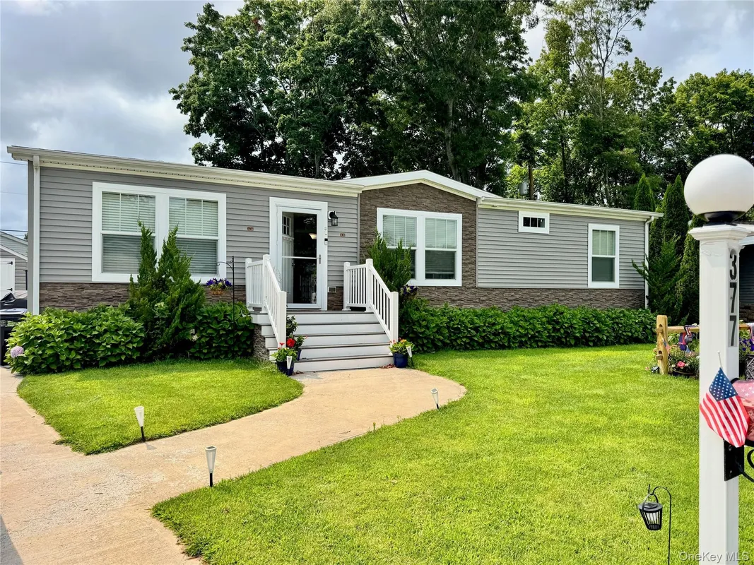 Property Slideshow image 1 of 8 | 1661 old country rd 377, Riverhead, NY, 11901