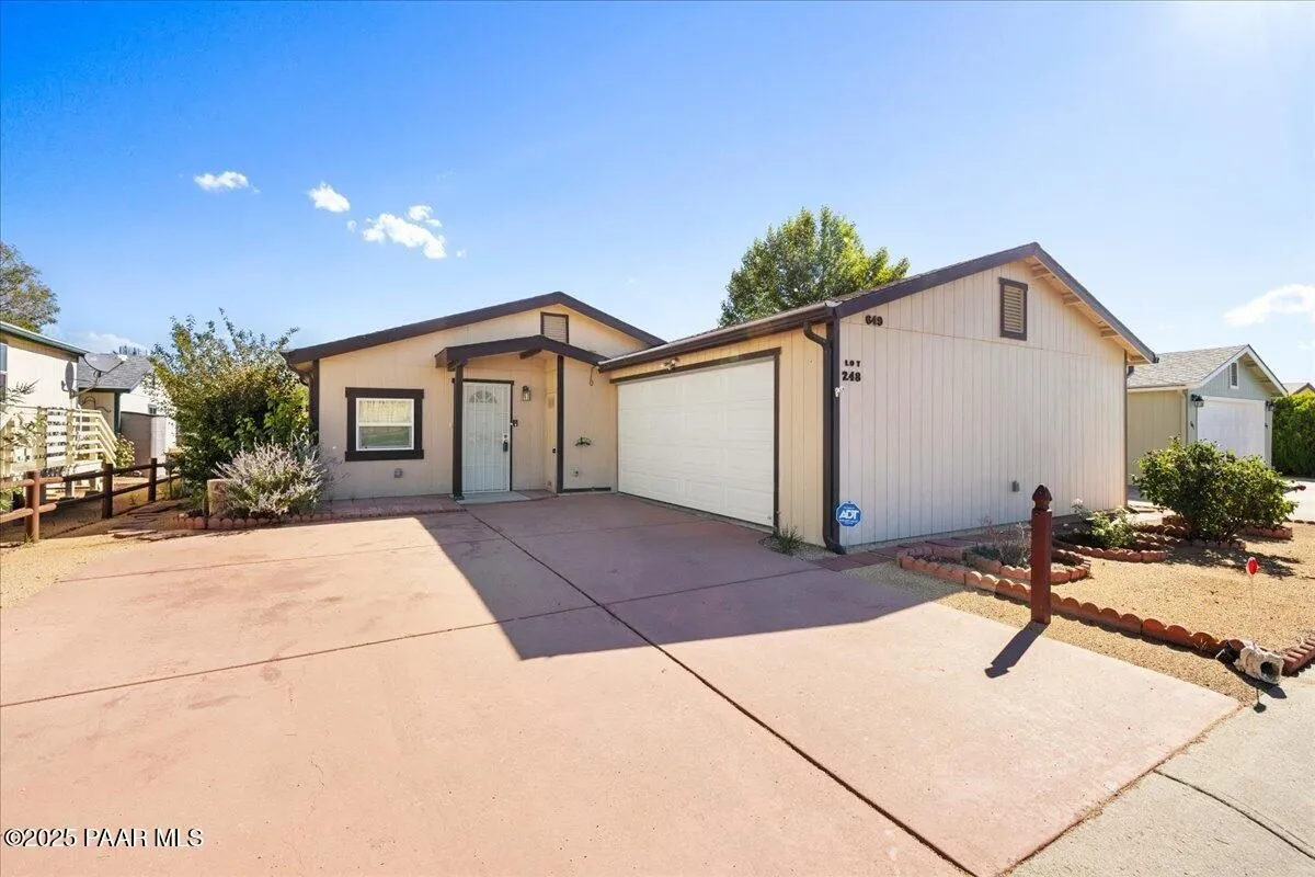 Property Slideshow image 1 of 28 | 649 n vermilion dr, Dewey-Humboldt, AZ, 86327