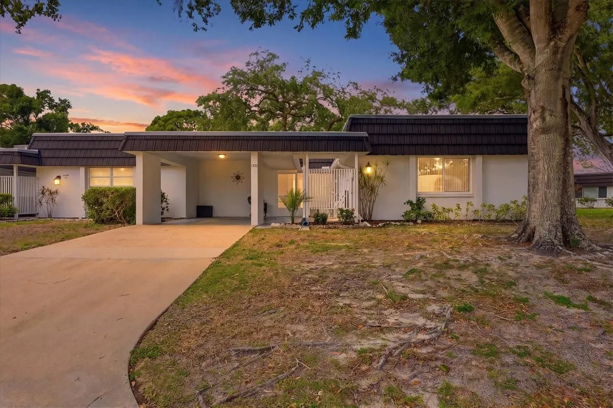 Property Slideshow image 1 of 41 | 1333 glen oaks dr 135, Sarasota, FL, 34232