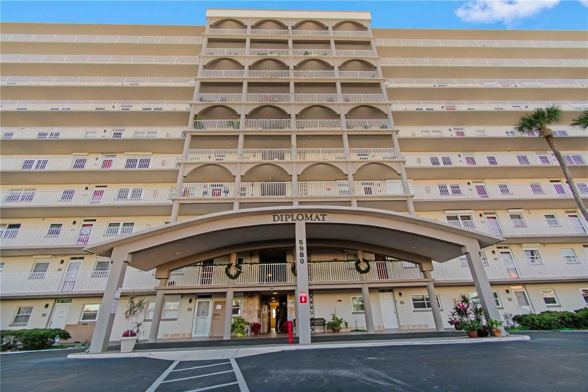 Property Slideshow image 1 of 57 | 5980 shore blvd 701, Gulfport, FL, 33707