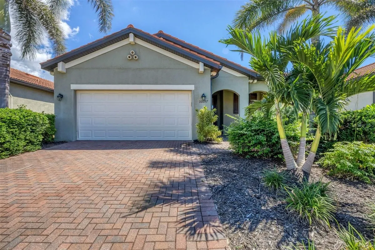 Property Slideshow image 1 of 61 | 10097 cozy grove dr, Venice, FL, 34293