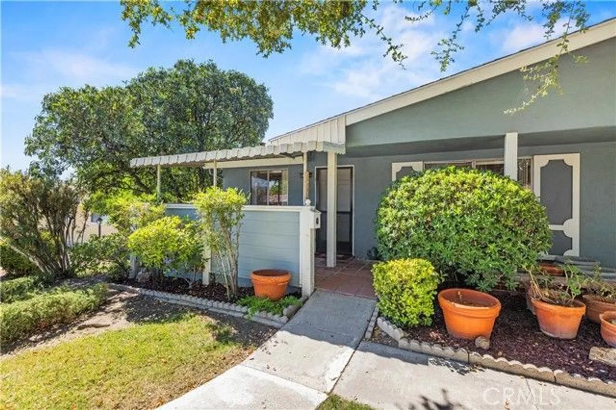 Property Slideshow image 1 of 55 | 19231 avenue of the oaks a, Newhall, CA, 91321