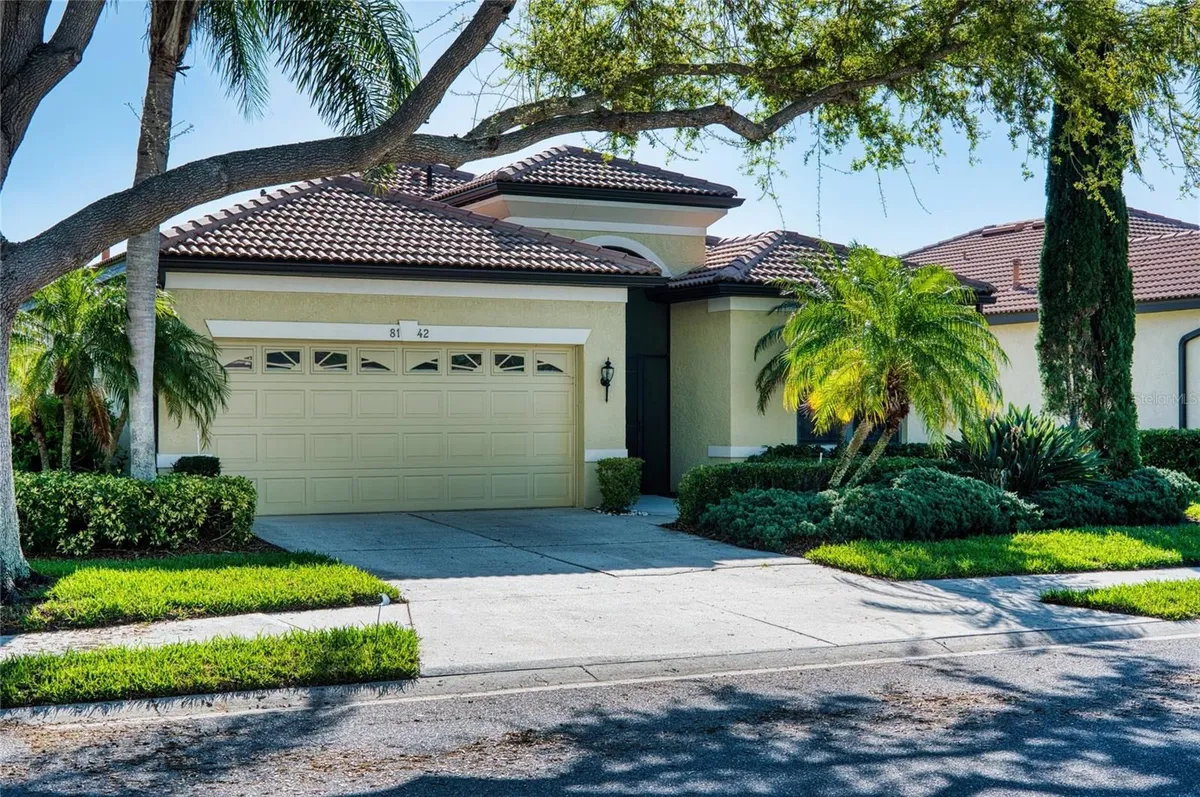 Property Slideshow image 1 of 39 | 8142 stirling falls cir, Sarasota, FL, 34243