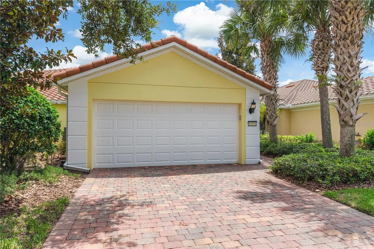 Property Slideshow image 1 of 50 | 11951 fiore dr, Orlando, FL, 32827