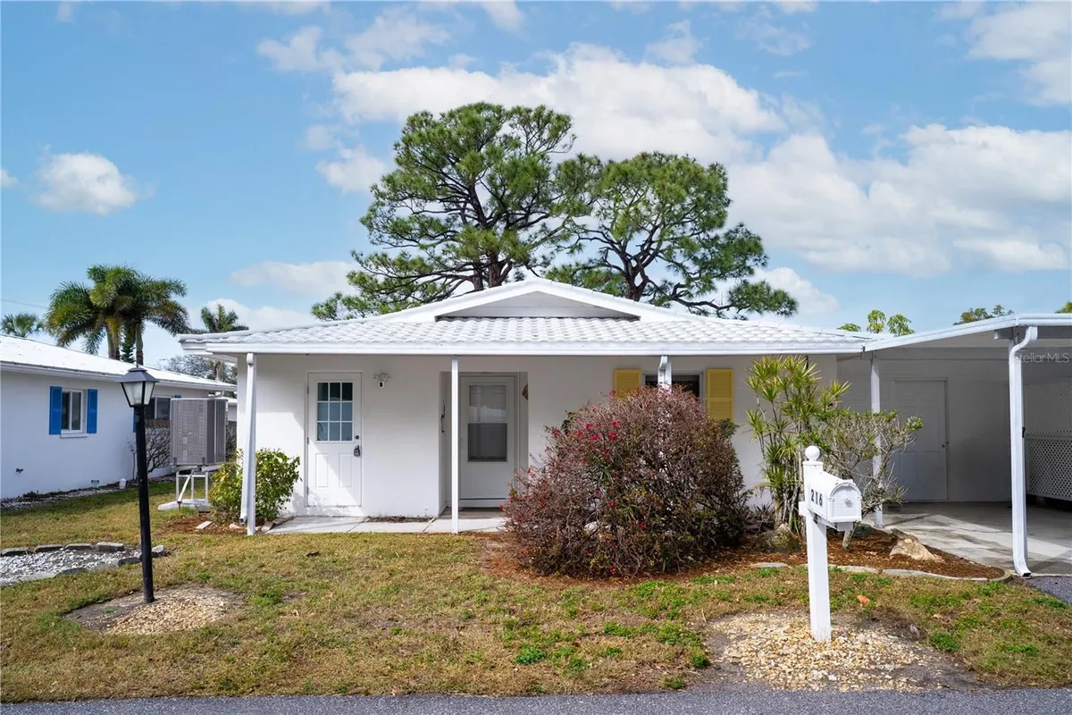 Property Slideshow image 1 of 35 | 216 fair winds dr 216, Nokomis, FL, 34275
