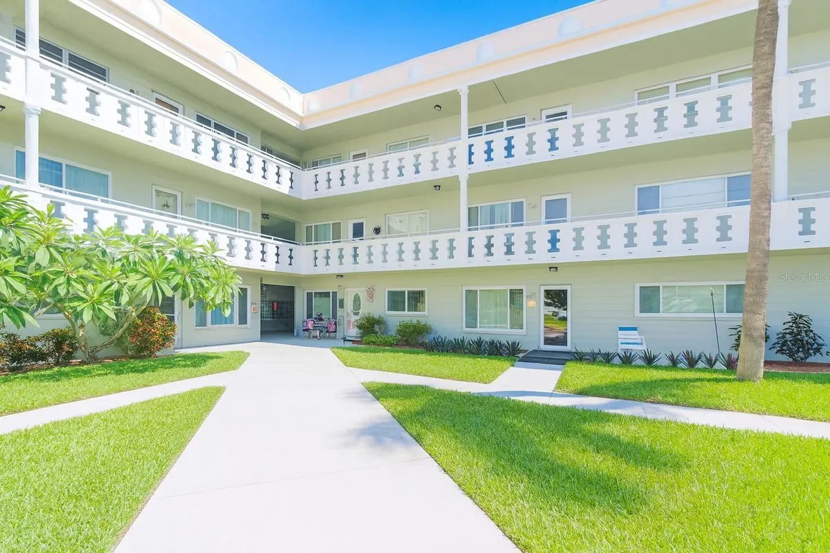 Property Slideshow image 1 of 34 | 2400 columbia dr 28, Clearwater, FL, 33763