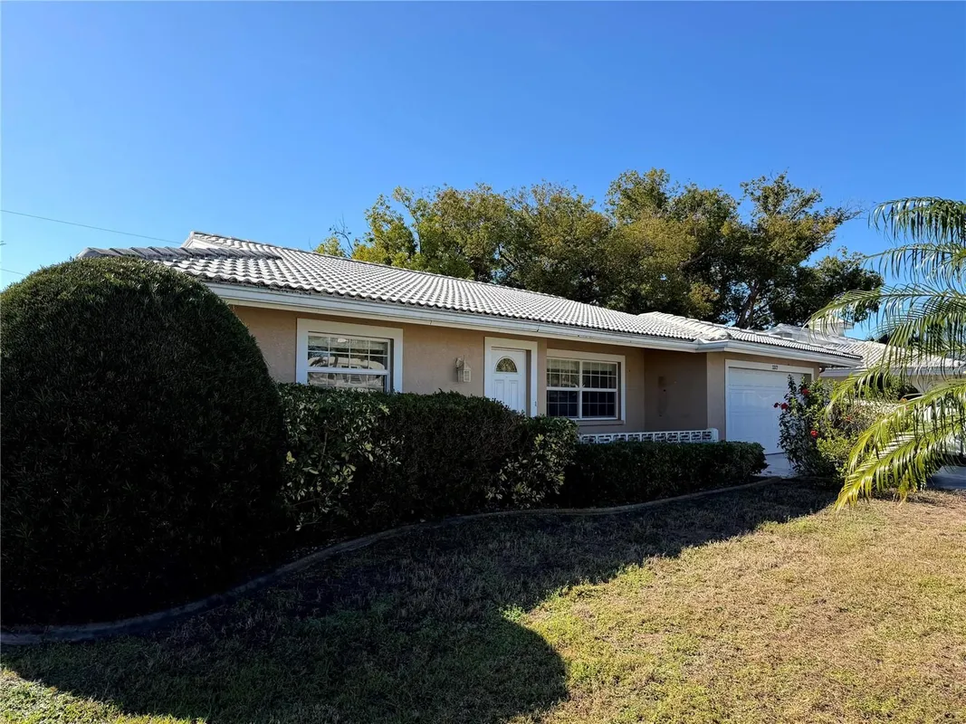 Property Slideshow image 1 of 35 | 3312 spring mill cir, Sarasota, FL, 34239