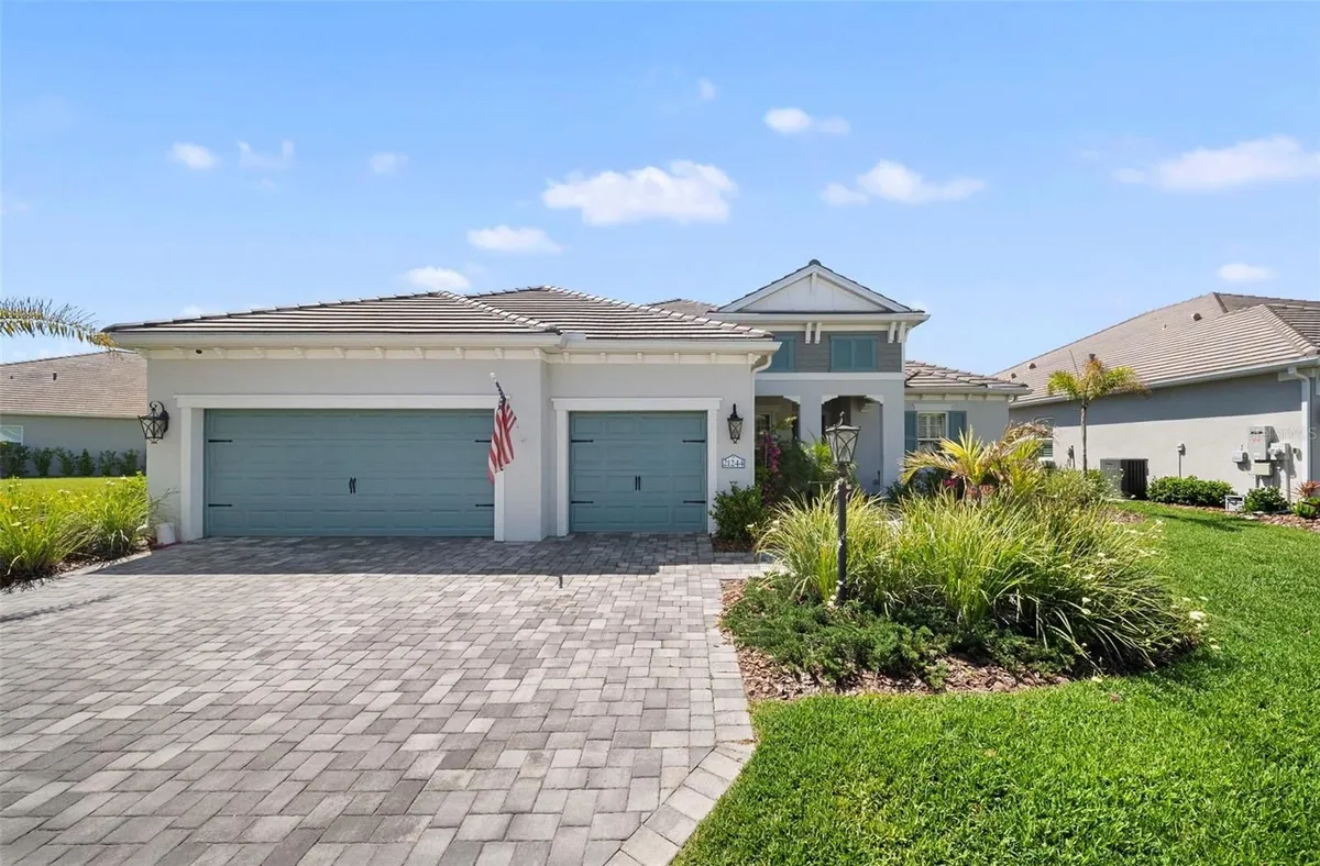 Property Slideshow image 1 of 72 | 21244 holmes cir, Venice, FL, 34293