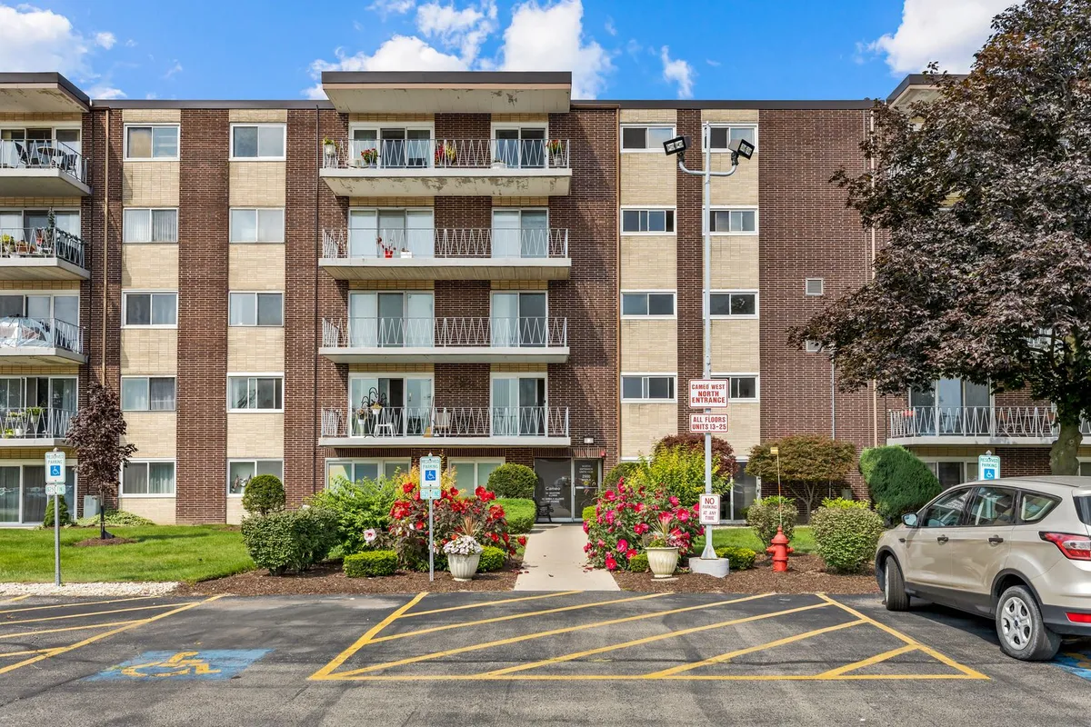 Property Slideshow image 1 of 19 | 2900 maple ave 17e, Downers Grove, IL, 60515
