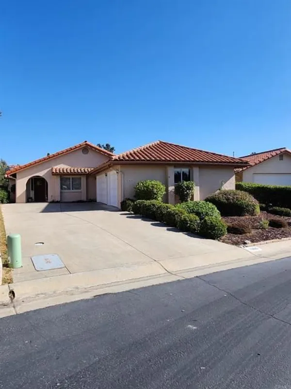 Property Slideshow image 1 of 14 | 1066 ridge heights dr, Fallbrook, CA, 92028