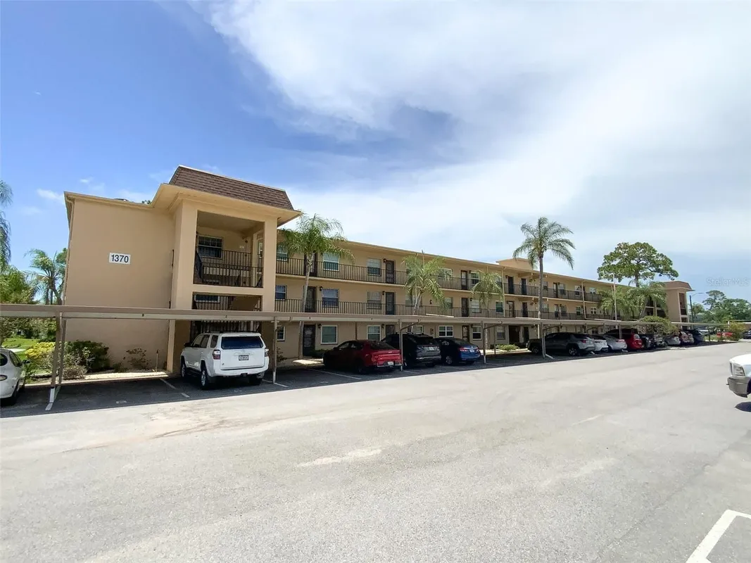 Property Slideshow image 1 of 38 | 1370 heather ridge blvd 204, Dunedin, FL, 34698