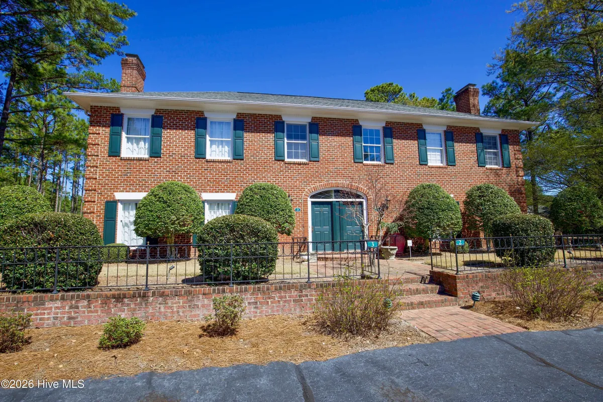 Property Slideshow image 1 of 54 | 3 drayton ct, Southern Pines, NC, 28387