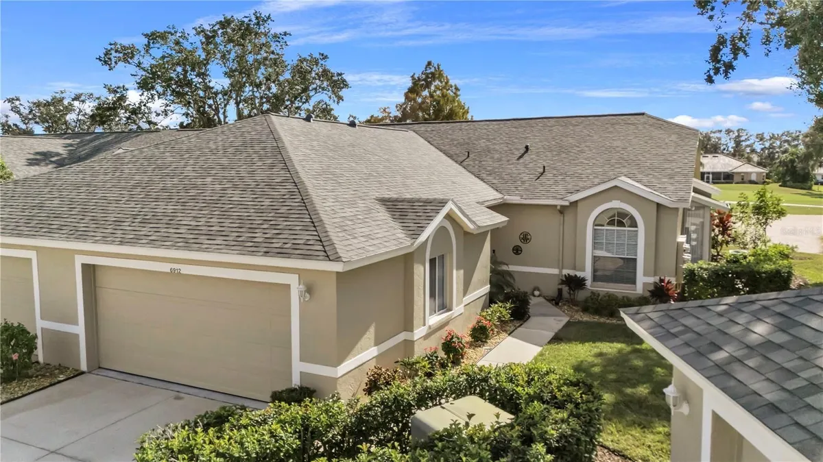 Property Slideshow image 1 of 62 | 6912 stoneywalk ct, Bradenton, FL, 34203