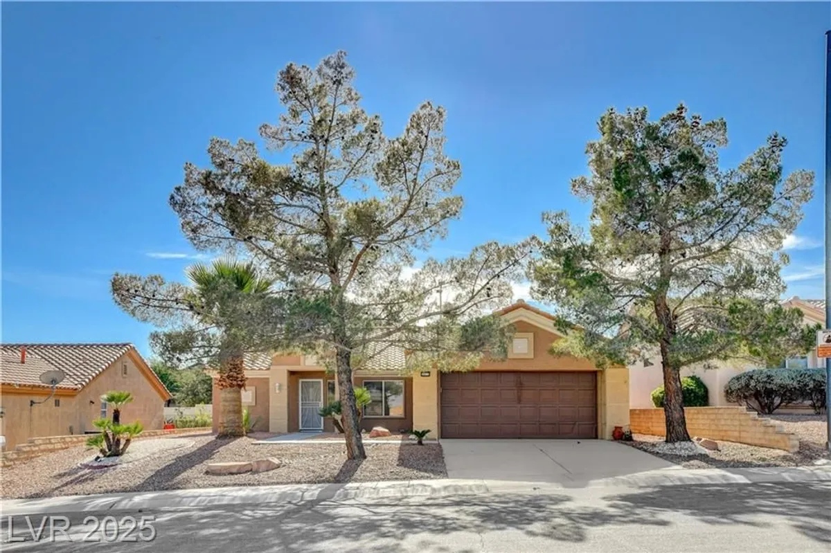 Property Slideshow image 1 of 71 | 10113 cresent creek dr, Las Vegas, NV, 89134