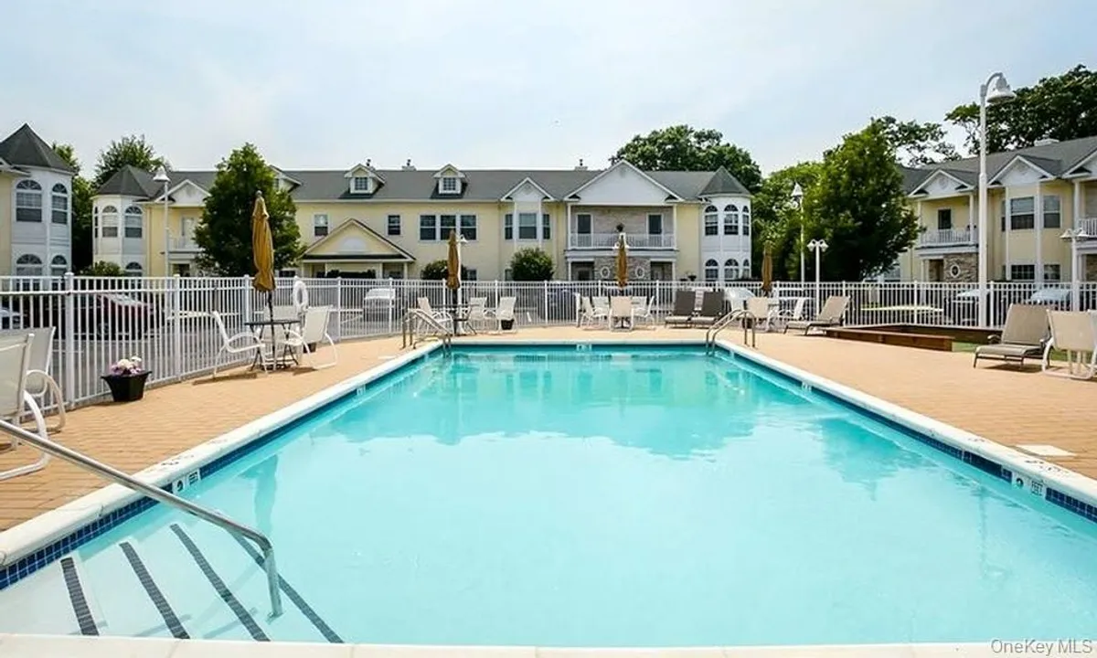 Property Slideshow image 1 of 28 | 512 narragansett villas dr, Lindenhurst, NY, 11757