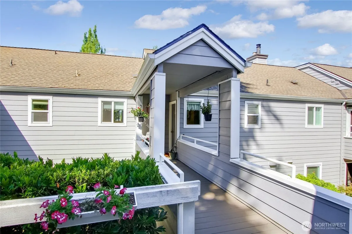 Property Slideshow image 1 of 23 | 4114 providence point dr 2014, Issaquah, WA, 98029