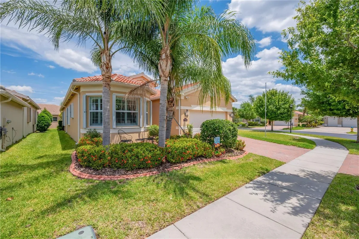 Property Slideshow image 1 of 45 | 4853 grand banks dr, Wimauma, FL, 33598