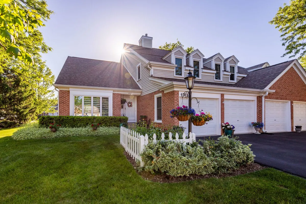 Property Slideshow image 1 of 27 | 636 stirling ln k, Prospect Heights, IL, 60070