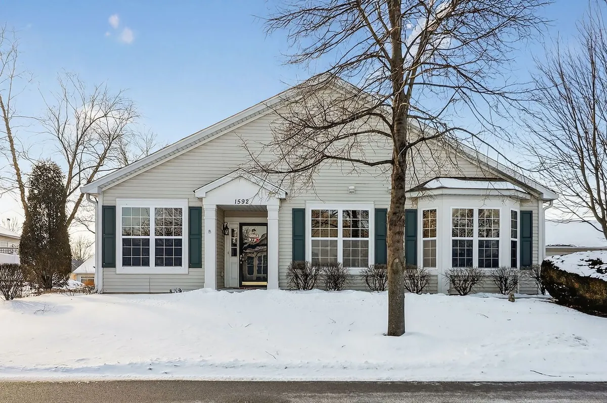 Property Slideshow image 1 of 24 | 1592 w ludington cir, Romeoville, IL, 60446