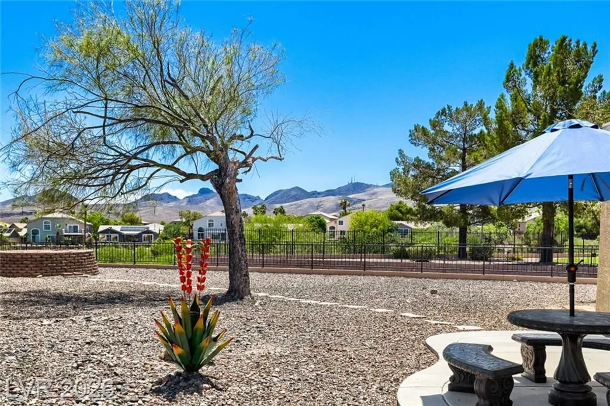 Property Slideshow image 1 of 49 | 2516 evansville ave, Henderson, NV, 89052