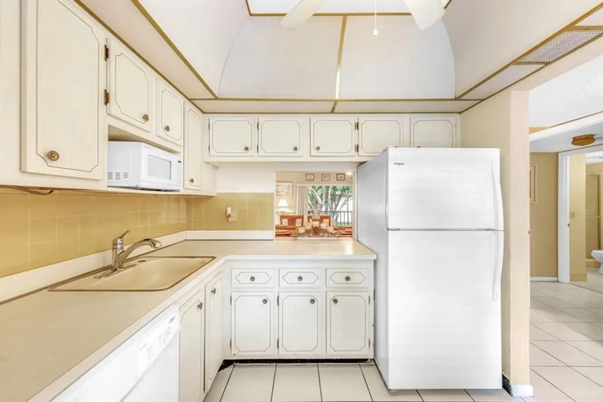 Property Slideshow image 1 of 36 | 7640 nw 1st st 202, Margate, FL, 33063