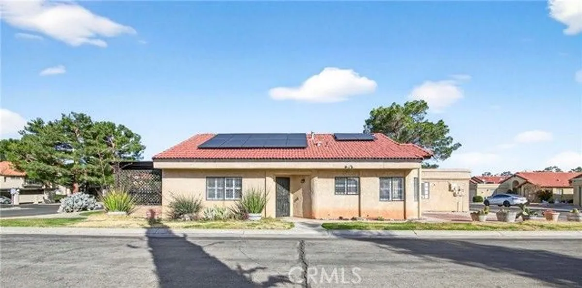 Property Slideshow image 1 of 32 | 11620 locust ln, Apple Valley, CA, 92308