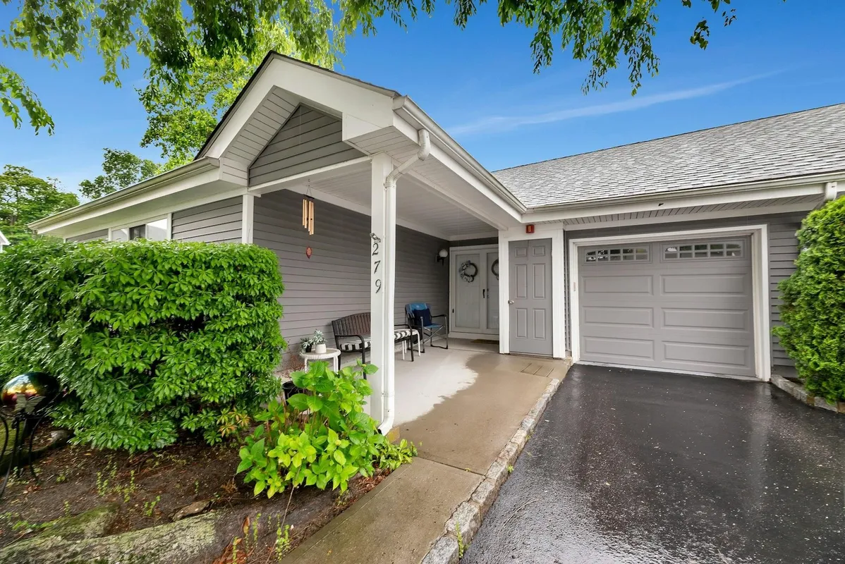 Property Slideshow image 1 of 30 | 279 dockside ct, Moriches, NY, 11955