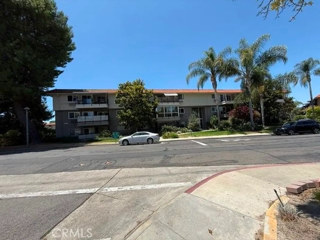 Property Slideshow image 1 of 25 | 1f via mariposa w, Laguna Woods, CA, 92637