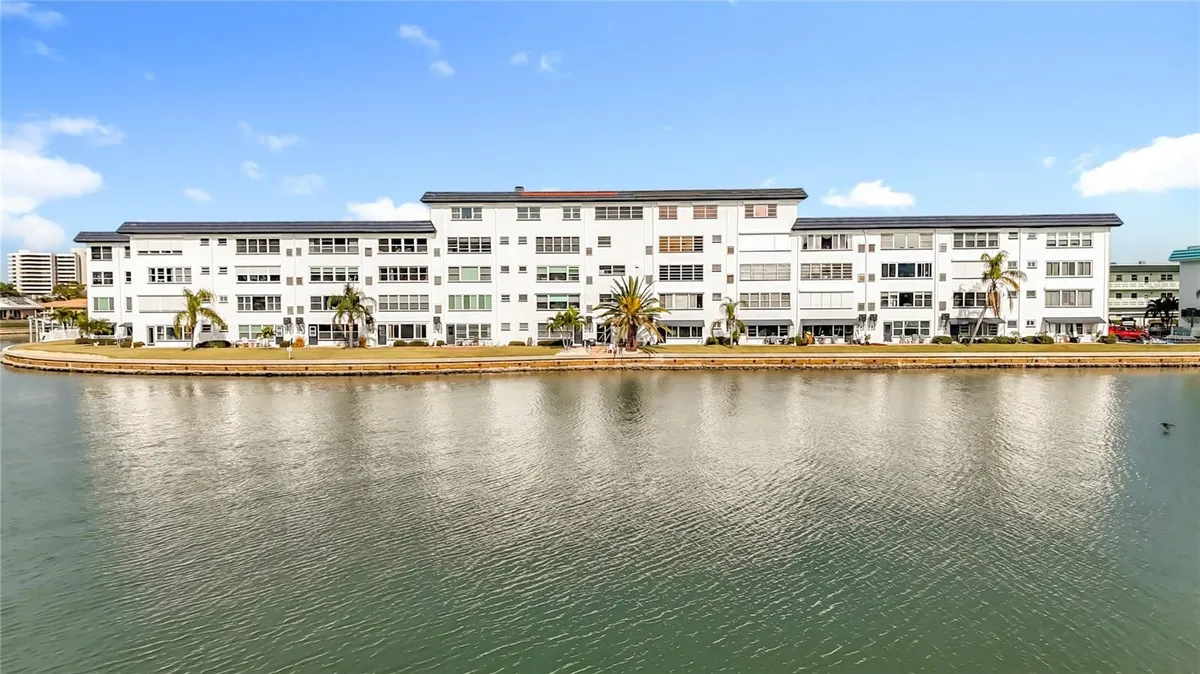 Property Slideshow image 1 of 38 | 5960 30th ave 103, Gulfport, FL, 33707