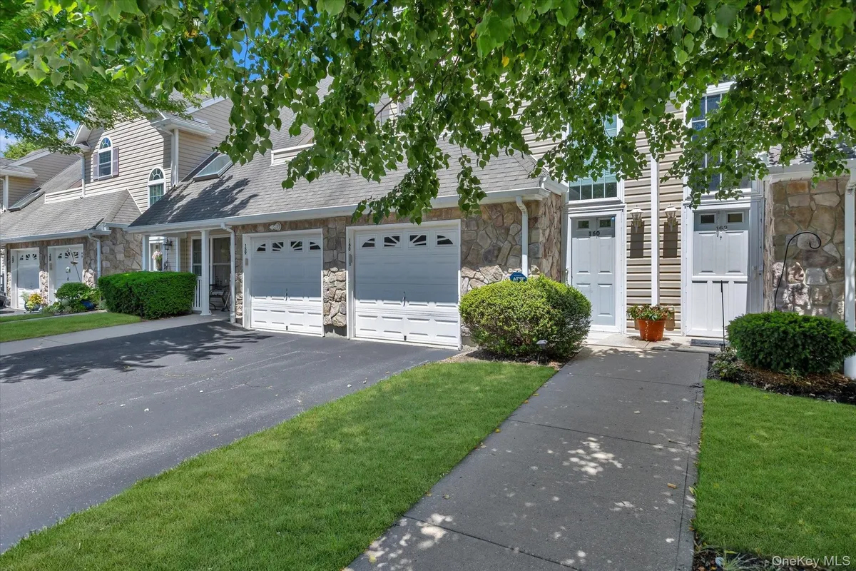 Property Slideshow image 1 of 29 | 160 christine dr, Huntington, NY, 11746