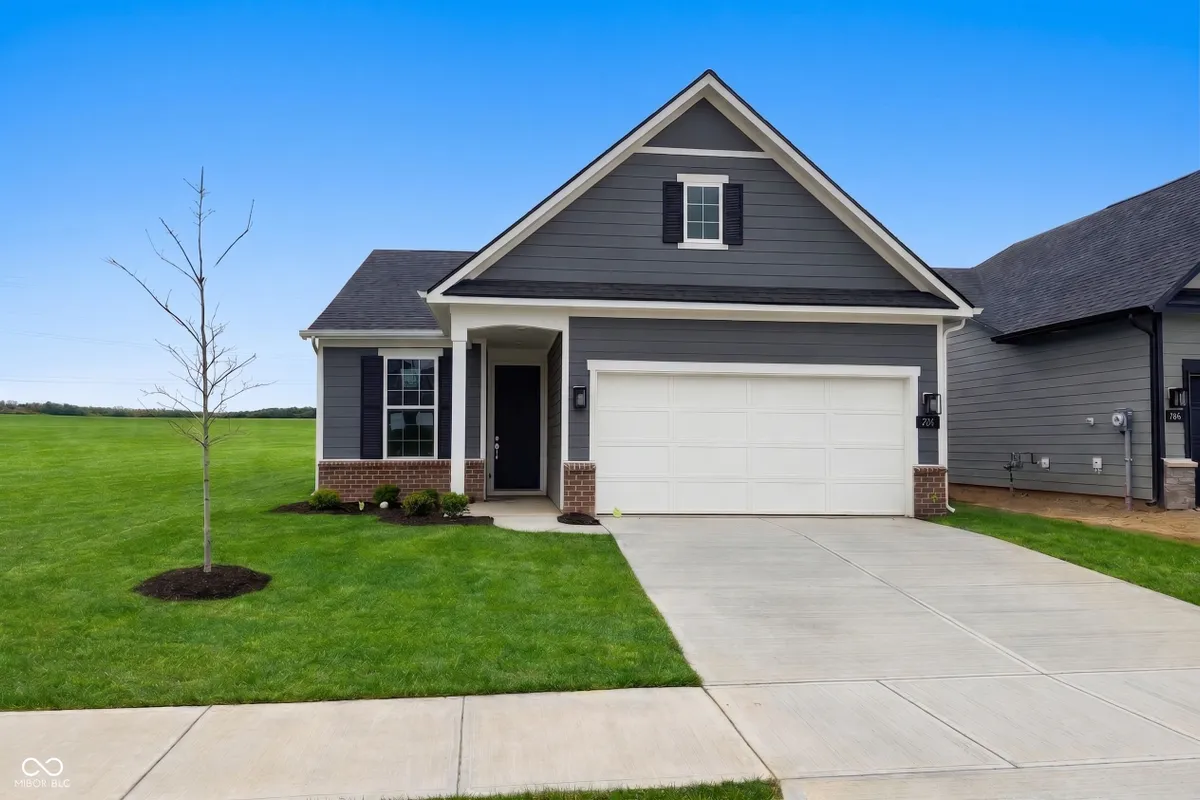 Property Slideshow image 1 of 36 | 754 daisy st, Greenwood, IN, 46143