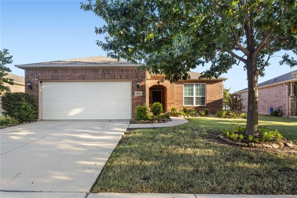 Property Slideshow image 1 of 23 | 6666 dewees ln, Frisco, TX, 75036