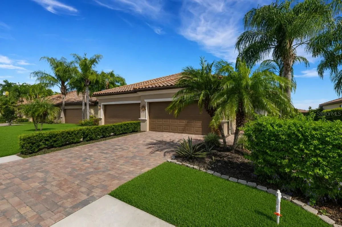 Property Slideshow image 1 of 45 | 6619 candlestick dr, Bradenton, FL, 34212