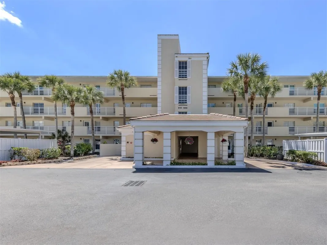 Property Slideshow image 1 of 38 | 925 wexford blvd blvd, Venice, FL, 34293