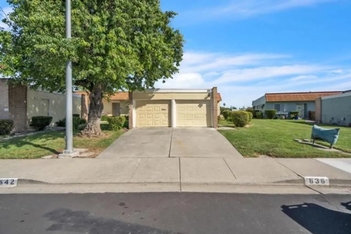 Property Slideshow image 1 of 25 | 636 yellowstone dr, Vacaville, CA, 95687