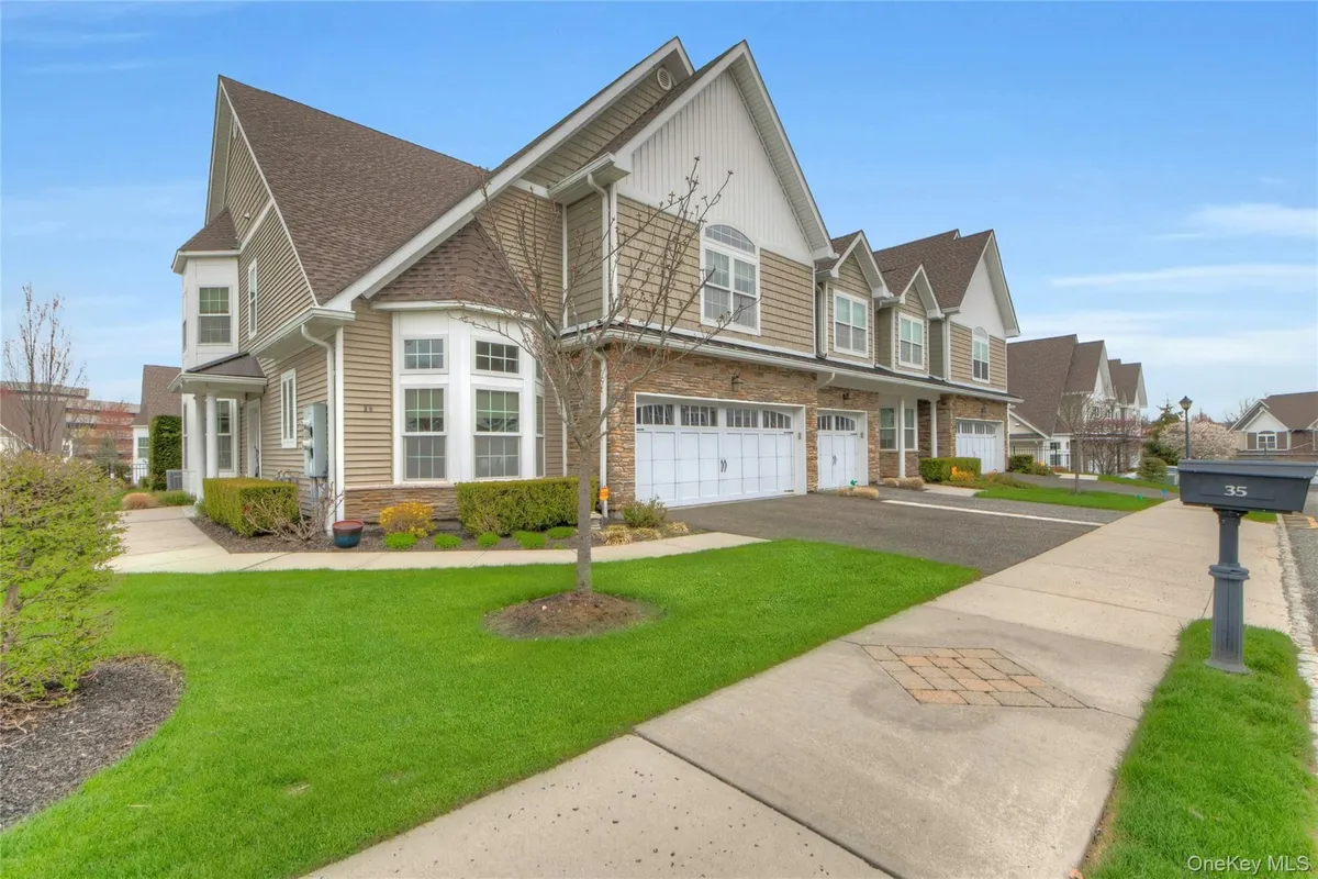 Property Slideshow image 1 of 24 | 35 wolfe cir, Clarkstown, NY, 10994