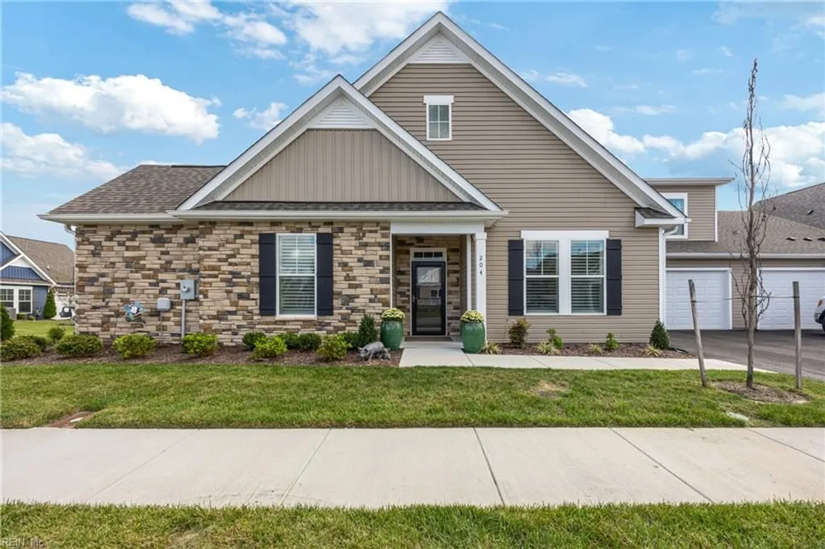 Property Slideshow image 1 of 47 | 204 cathedral st, Smithfield, VA, 23430