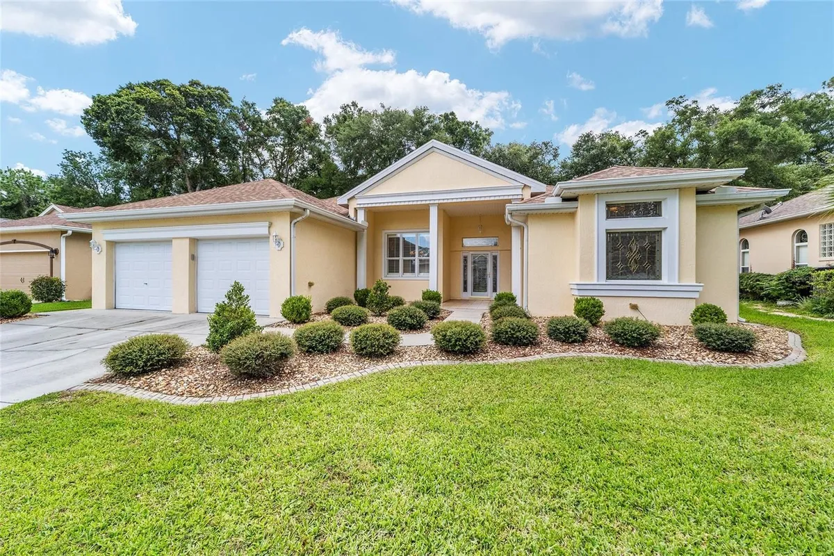 Property Slideshow image 1 of 49 | 11017 sw 71st cir, Ocala, FL, 34476