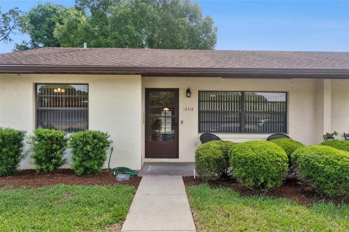 Property Slideshow image 1 of 33 | 12418 orangewood cir, Tavares, FL, 32778