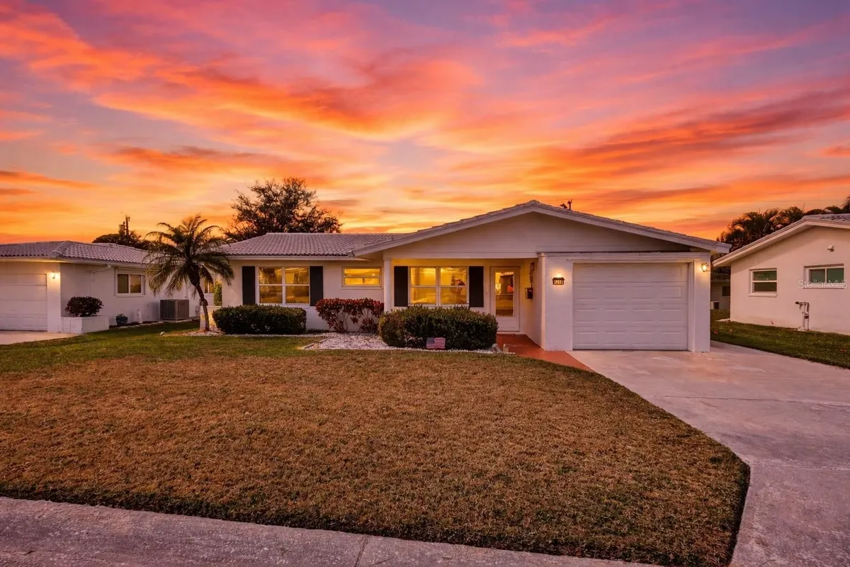 Property Slideshow image 1 of 44 | 9208 142nd st, Seminole, FL, 33776