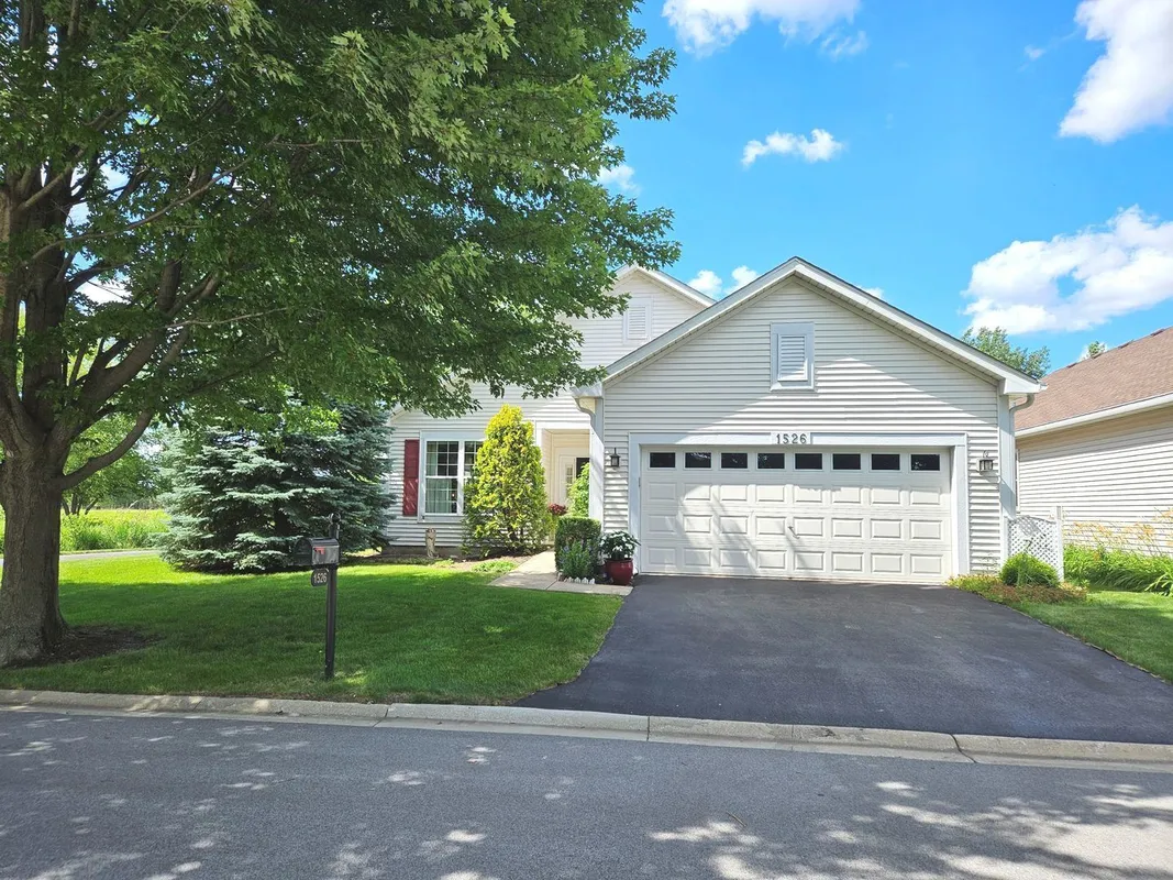 Property Slideshow image 1 of 31 | 1526 benzie cir, Romeoville, IL, 60446
