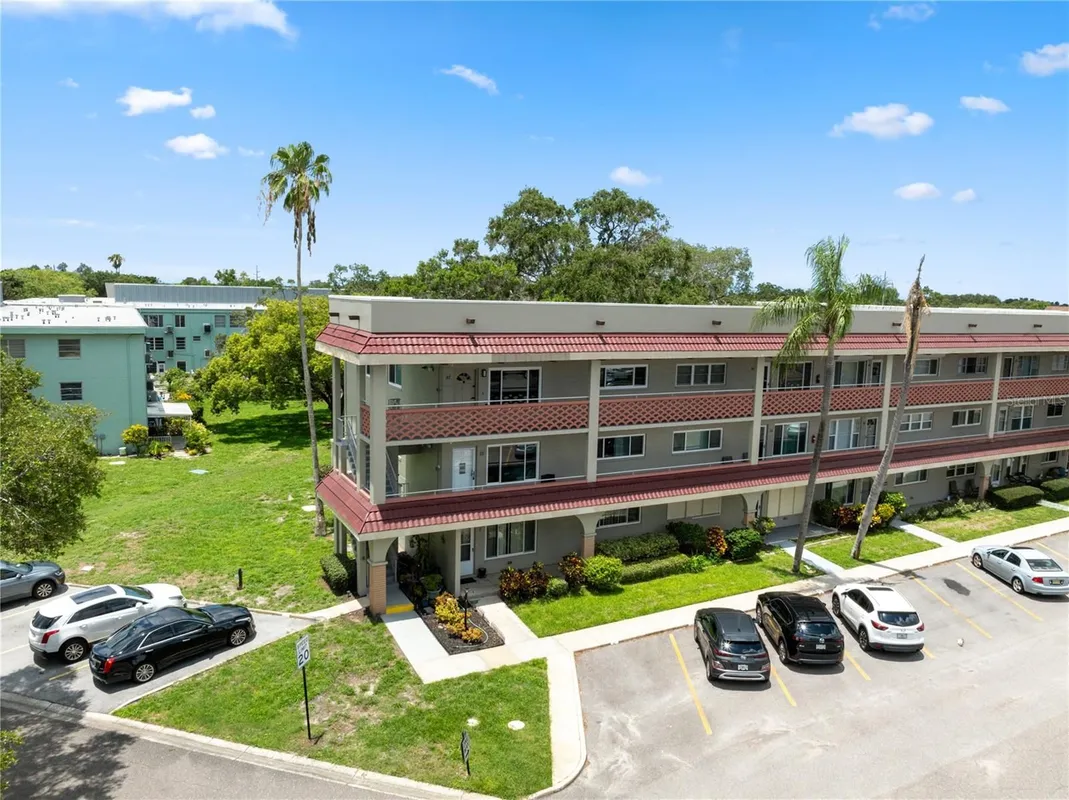 Property Slideshow image 1 of 23 | 2072 australia way 42, Clearwater, FL, 33763