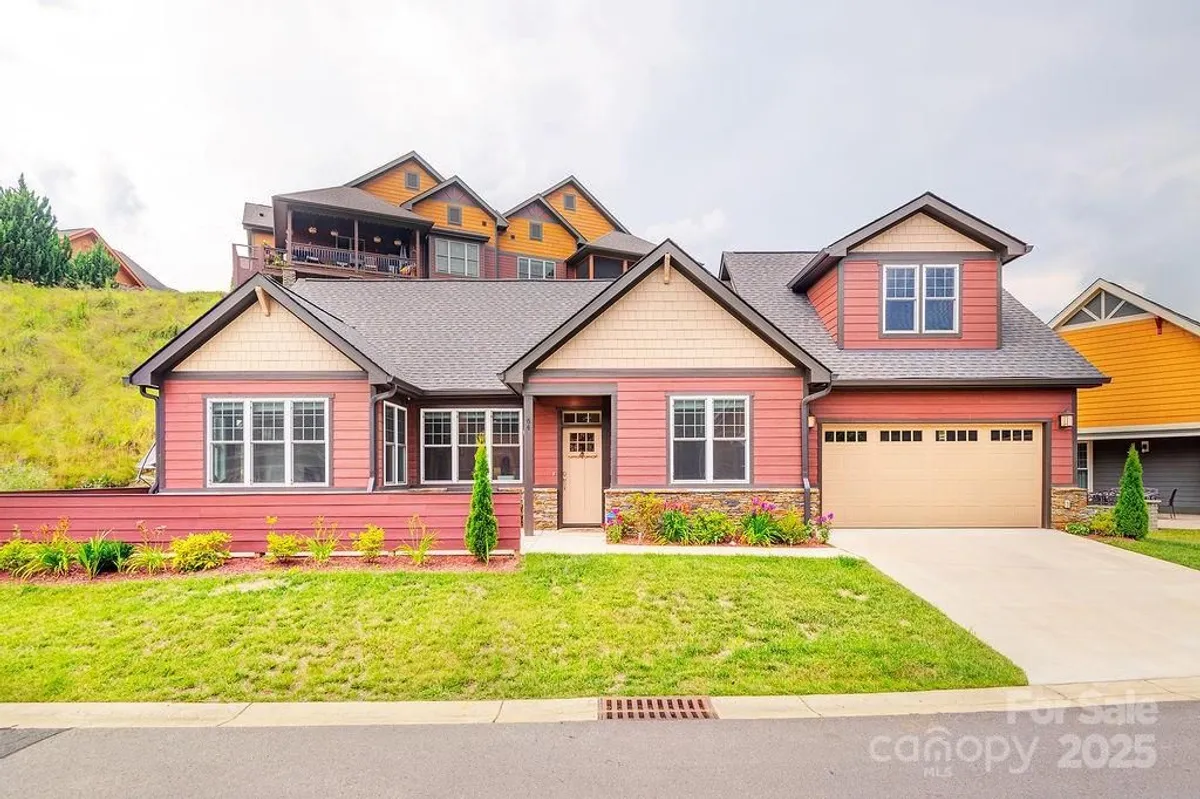 Property Slideshow image 1 of 34 | 64 creekside view dr, Asheville, NC, 28804