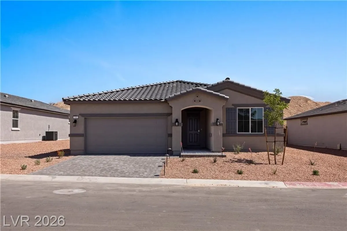Property Slideshow image 1 of 44 | 558 jefferson ln, Mesquite, NV, 89027