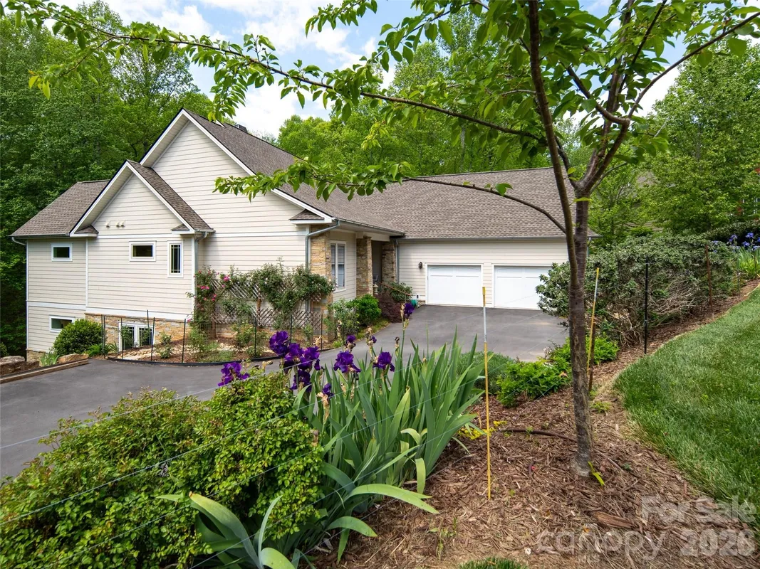 Property Slideshow image 1 of 48 | 123 orvis stone cir, Biltmore Lake, NC, 28715
