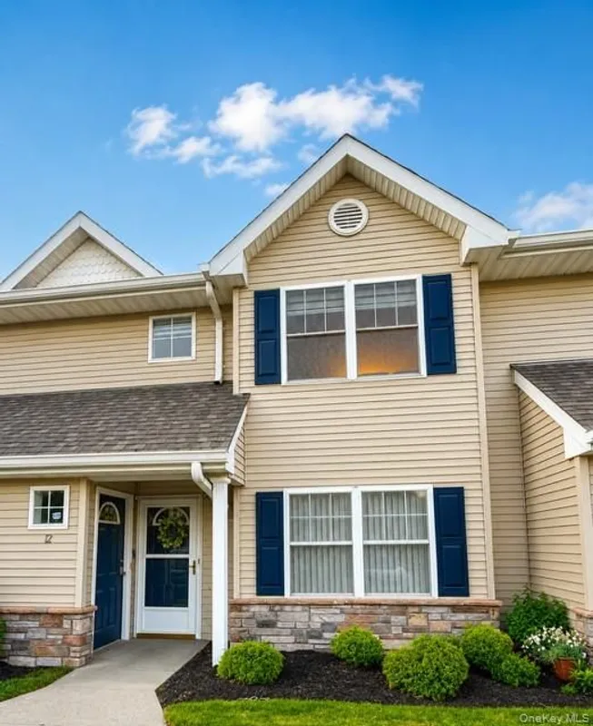 Property Slideshow image 1 of 12 | 11 morley cir, Huntington, NY, 11747
