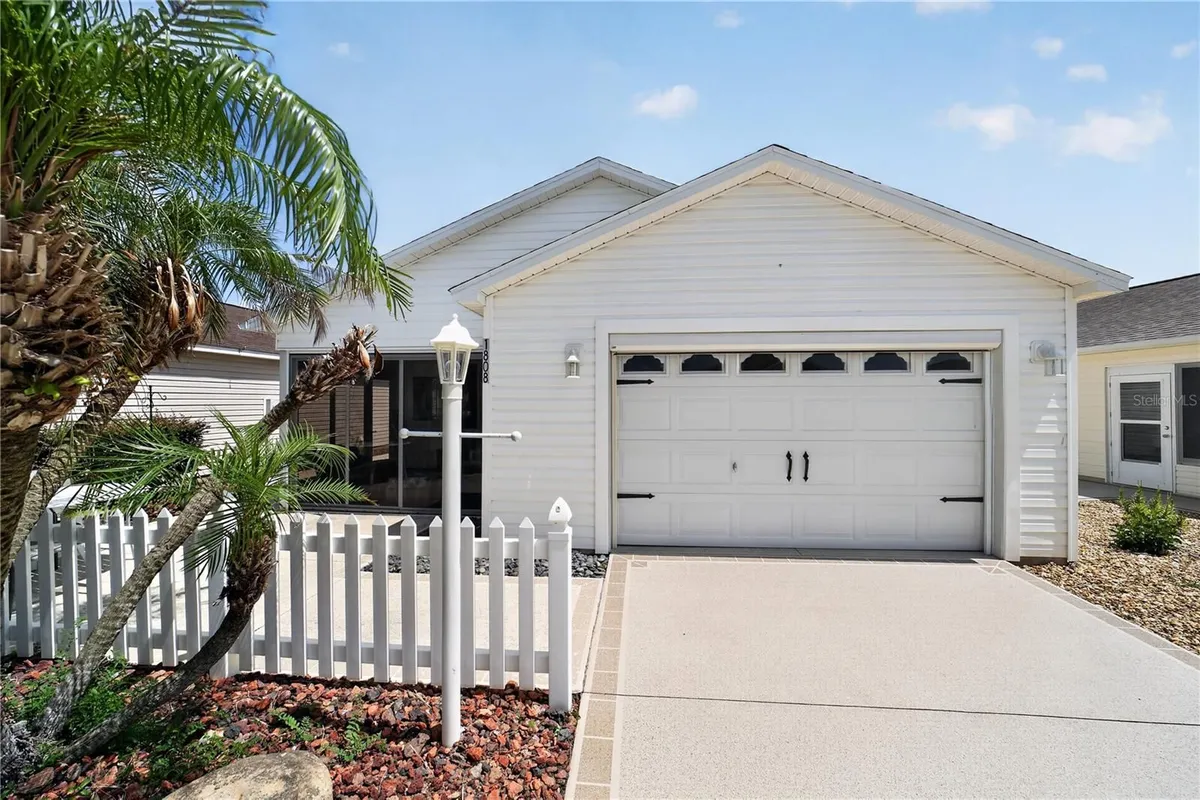 Property Slideshow image 1 of 38 | 1808 endsley ct, The Villages, FL, 32162